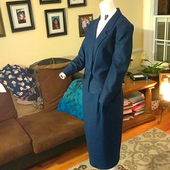 Pendelton ladies executive 2pc skirt suit - Picture 2 of 8